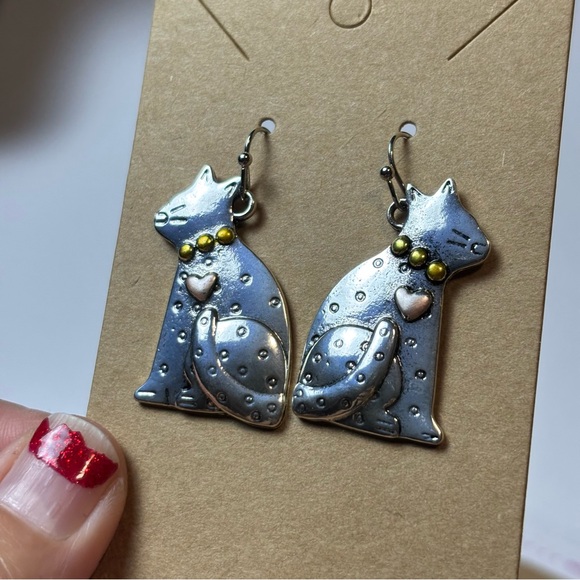 Vintage-Inspired Silvertone Cat Dangle Earrings, Women’s Fashion Cat Earrings - Picture 2 of 6